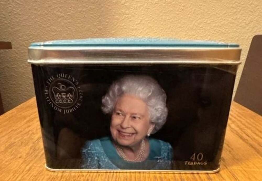 Queen Elizabeth II Platinum Jubilee 2022 English Breakfast Tea Tin 40 Teabags